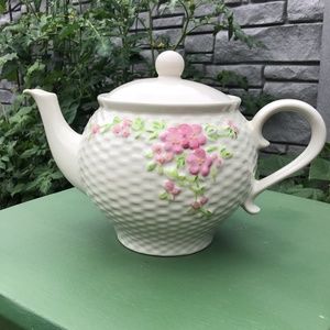 Vintage 1985 Teleflora Teapot Basketweave Floral Design EUC